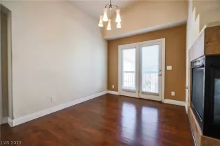 Photo #2: 2140586 Listing