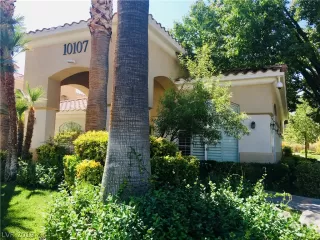 Photo #4: 2140692 Listing