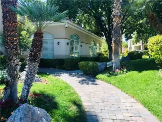 Photo #5: 2140692 Listing