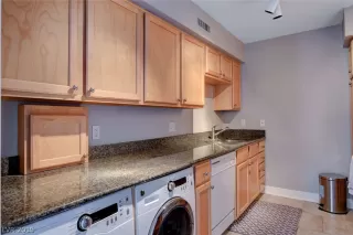 Photo #3: 2140705 Listing