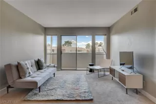 Photo #5: 2140705 Listing