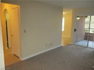 Photo #5: 2140732 Listing