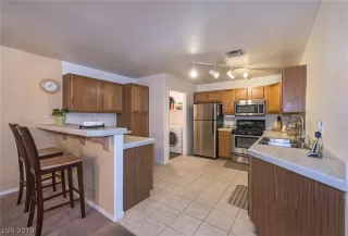 Photo #5: 2140797 Listing