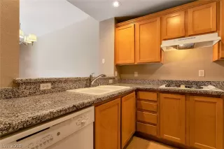 Photo #2: 2140834 Listing