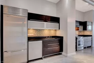 Photo #5: 2140863 Listing