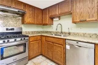 Photo #5: 2140867 Listing 