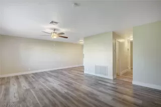 Photo #4: 2140888 Listing