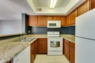 Photo #3: 2140891 Listing