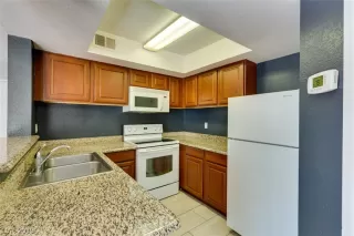 Photo #4: 2140891 Listing