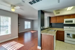 Photo #5: 2140891 Listing