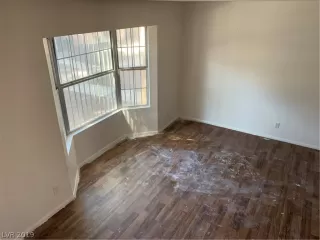 Photo #3: 2140907 Listing