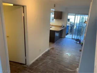 Photo #4: 2140907 Listing