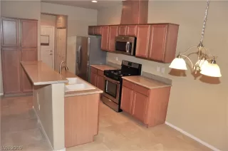 Photo #4: 2140945 Listing 