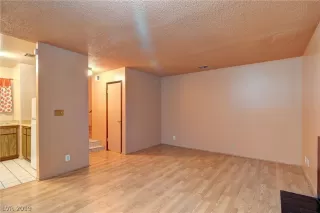 Photo #4: 2140947 Listing 