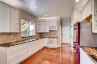 Photo #5: 2141010 Listing