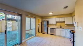 Photo #1: 2141016 Listing