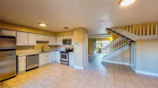 Photo #3: 2141016 Listing