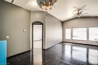 Photo #2: 2141048 Listing 