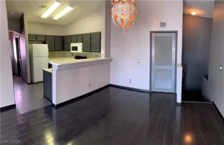 Photo #3: 2141048 Listing 