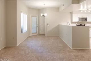 Photo #5: 2141112 Listing