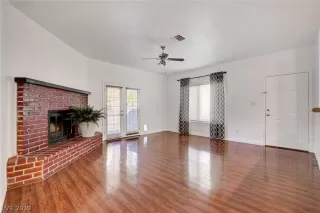 Photo #5: 2141178 Listing