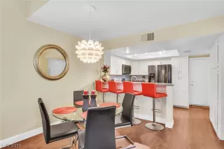 Photo #5: 2141190 Listing