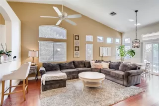 Photo #4: 2141247 Listing