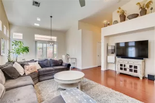 Photo #5: 2141247 Listing