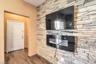 Photo #5: 2141309 Listing