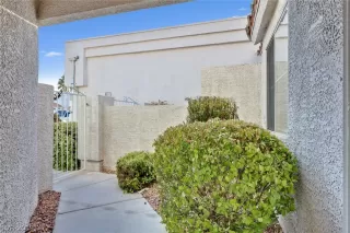 Photo #2: 2141329 Listing