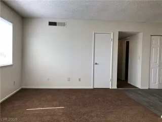 Photo #5: 2141337 Listing 