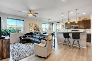 Photo #2: 2141363 Listing