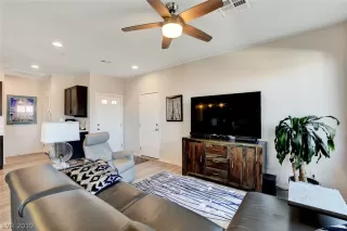 Photo #4: 2141363 Listing