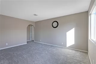 Photo #5: 2141402 Listing 