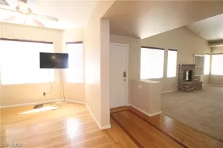 Photo #3: 2141503 Listing