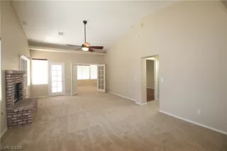 Photo #6: 2141503 Listing