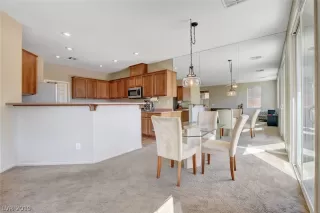 Photo #5: 2141513 Listing