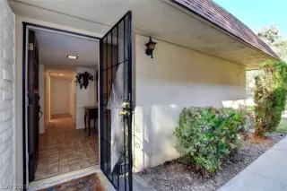 Photo #4: 2141531 Listing