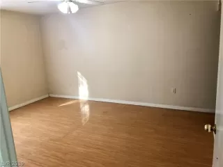 Photo #4: 2141560 Listing