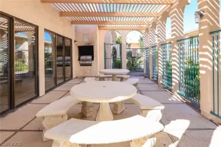 Photo #1: 2141707 Listing