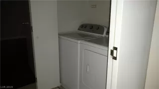 Photo #5: 2141763 Listing 