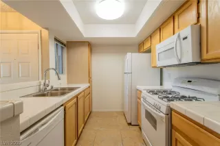 Photo #4: 2141784 Listing