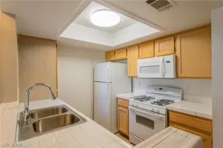 Photo #5: 2141784 Listing