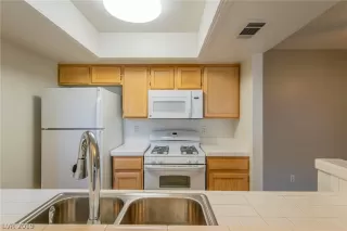 Photo #6: 2141784 Listing