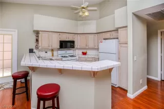 Photo #6: 2141796 Listing