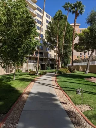 Photo #3: 2141808 Listing