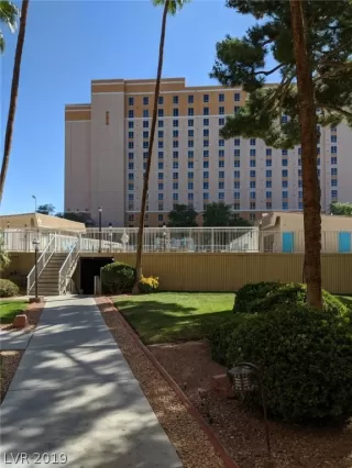 Photo #4: 2141808 Listing