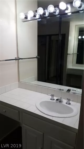 Photo #5: 2141812 Listing 