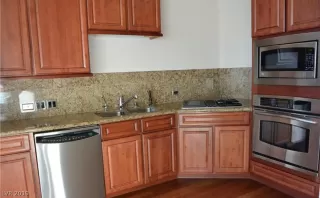 Photo #5: 2141823 Listing 