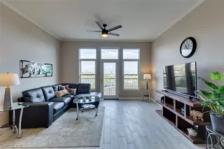 Photo #5: 2141873 Listing